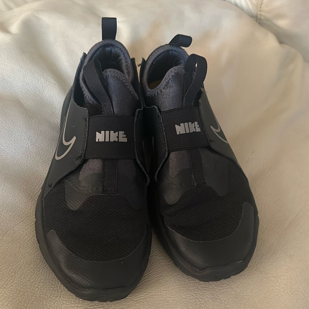 Boys Nike tennis shoes size 3